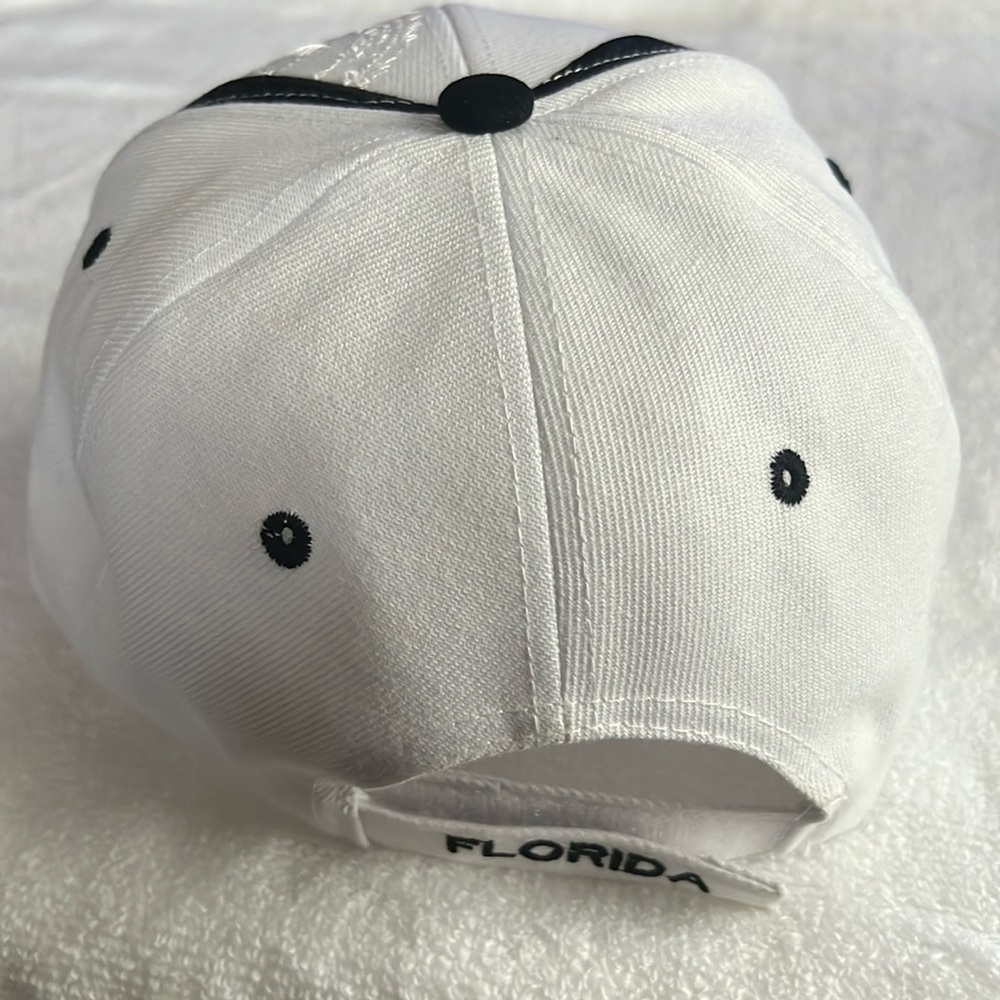 Baseball cap - Picture 2 of 3